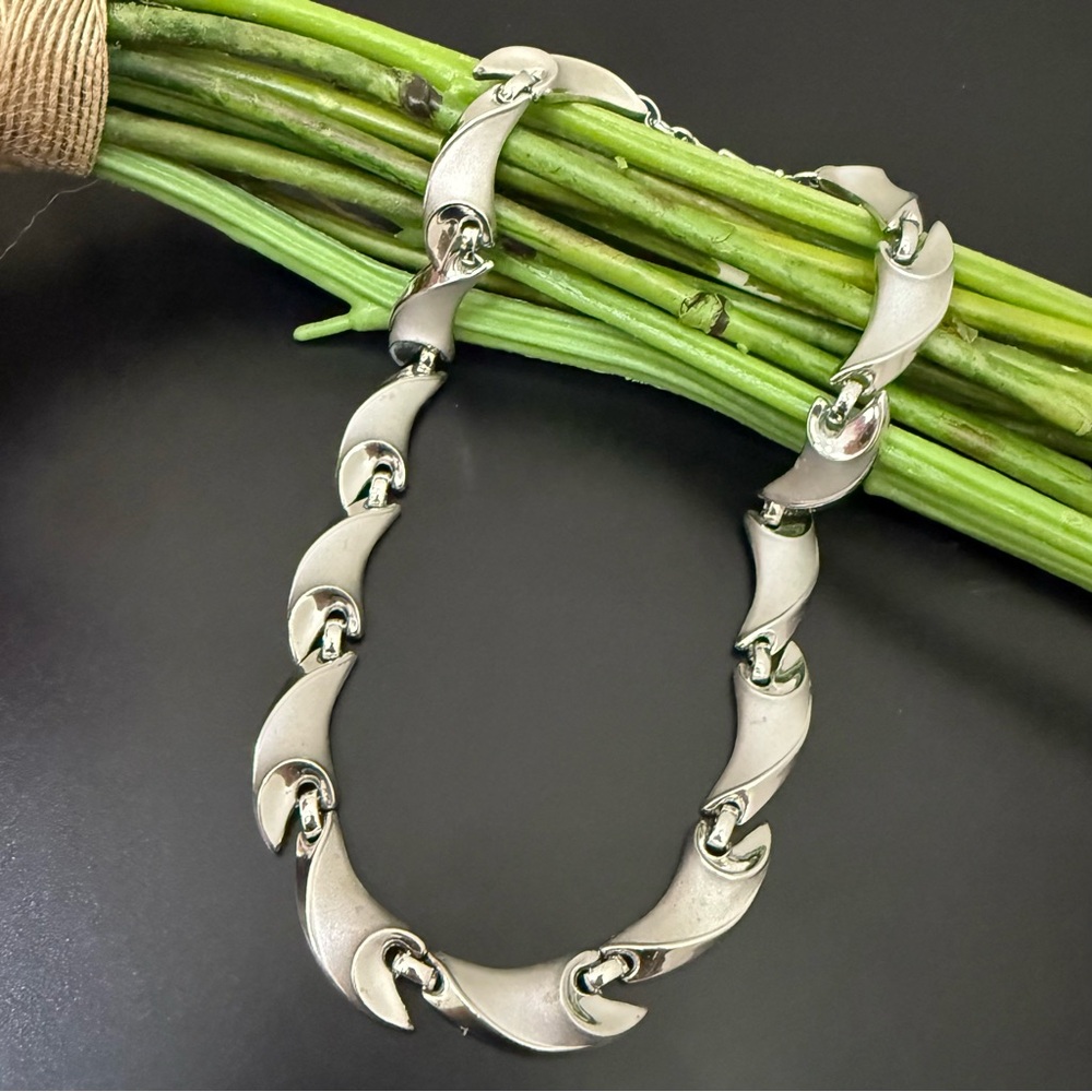 Vintage TRIFARI Signed Brushed & Smooth Silver-tone Link Choker Necklace 56g.